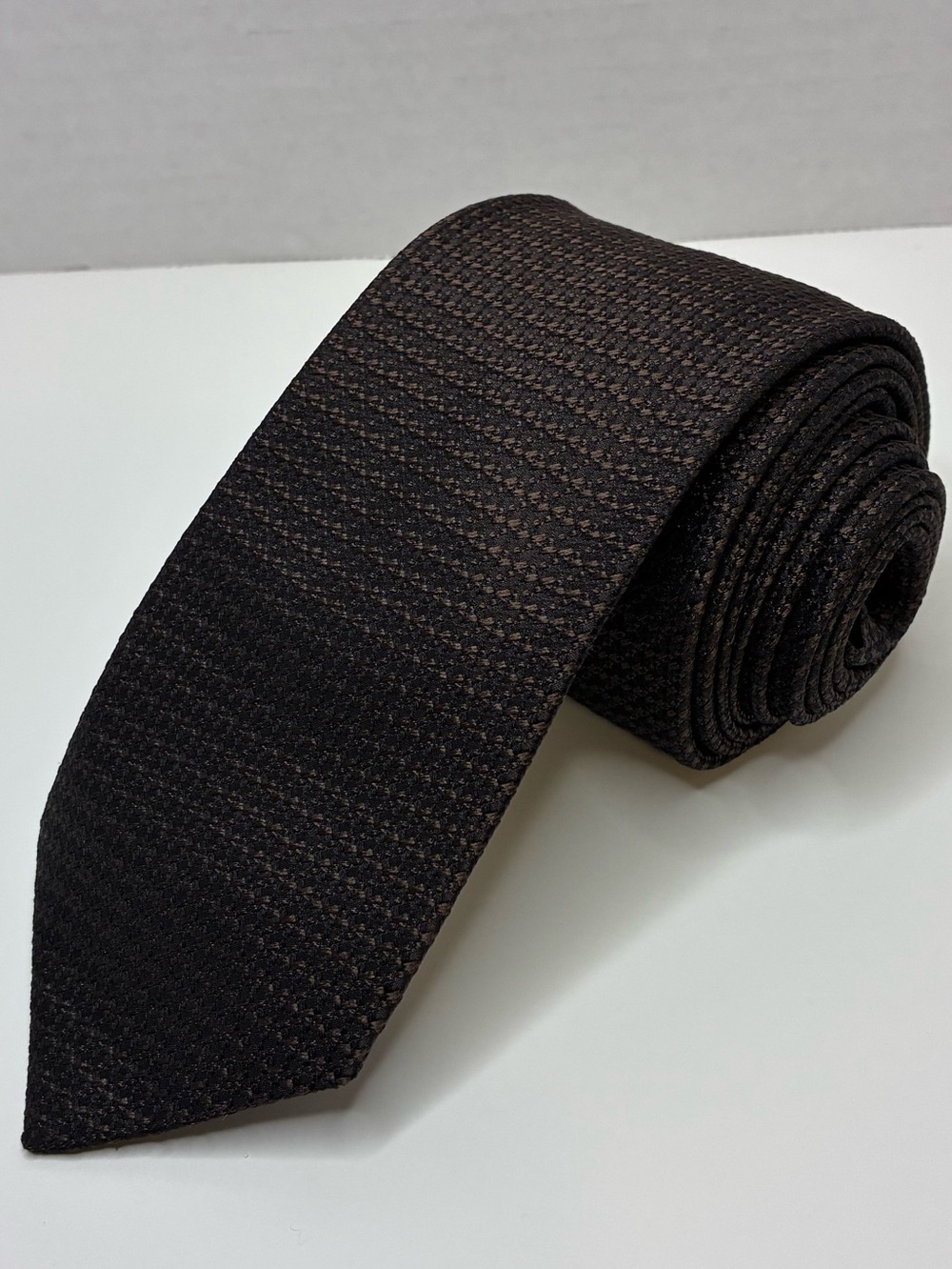 HUGO Hugo Boss Silk Necktie Brown Textured Geometric  Tie Made In Italy Silk 60”